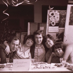  1976.